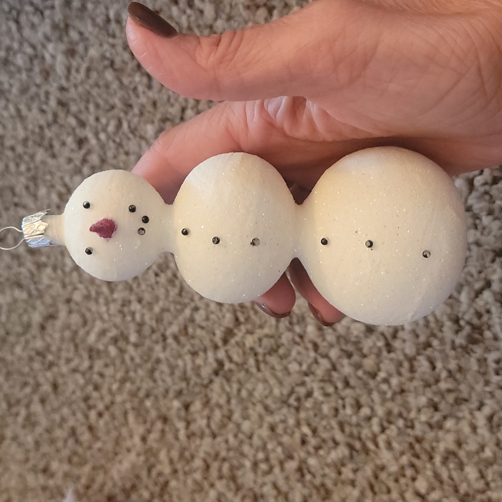ADORABLE SNOWMAN ORNAMENT